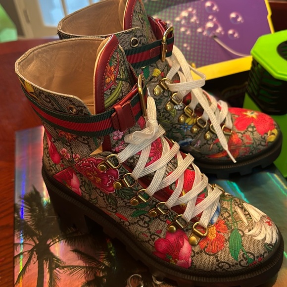 ❌SOLD❌GUCCI
GG Supreme Monogram Flora Lace Up Combat Ankle Boots 37 - Picture 12 of 12